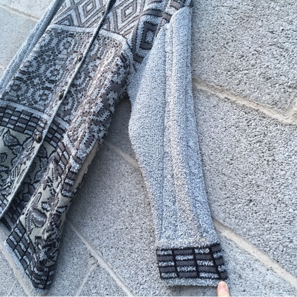 Violet Knitting Collections Sweater Button Down Hooded Free Size - Picture 5 of 11